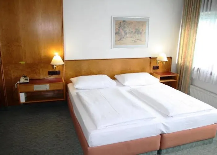 Hotel Ekazent Schoenbrunn 3*